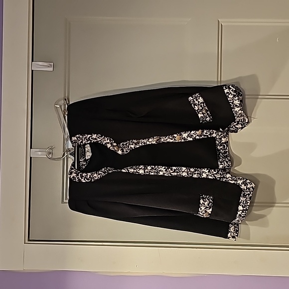 Black and white T&F jacket size medium. - Picture 1 of 3